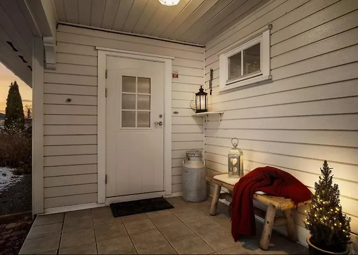 Cozy With Private Bathroom Close To Honefoss Homestay