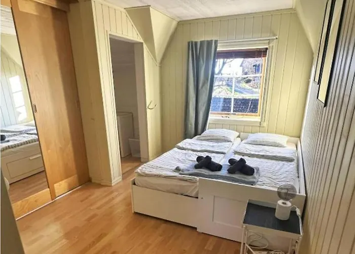 Cozy With Private Bathroom Close To Honefoss Homestay *